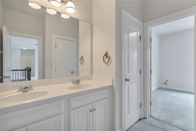 Building Photo - 5210 Mirror Lake Dr