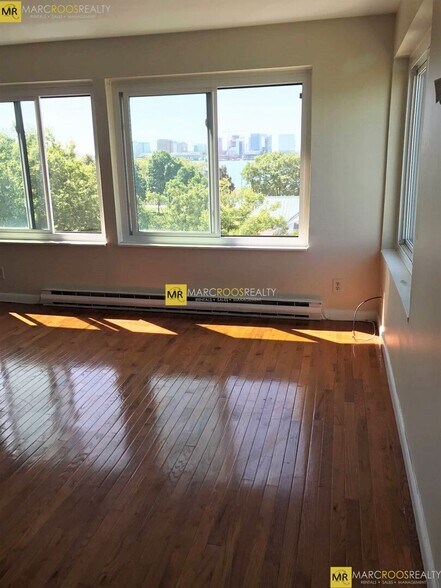 Building Photo - 140 Marginal St