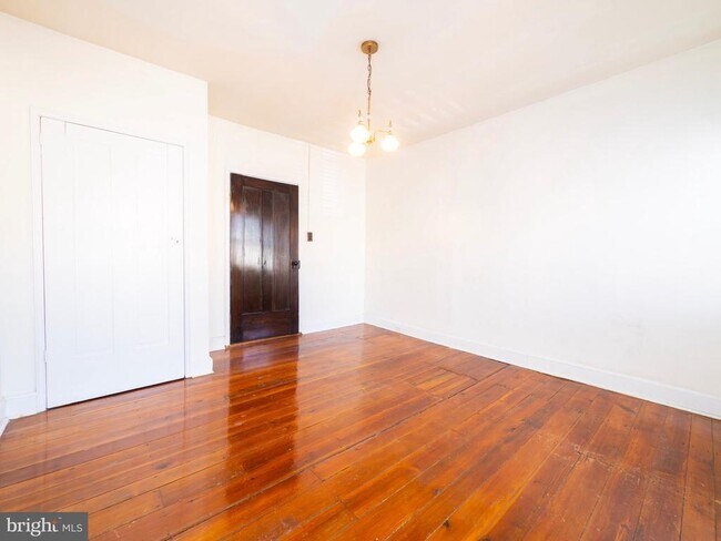 Building Photo - 703 S Loudoun St