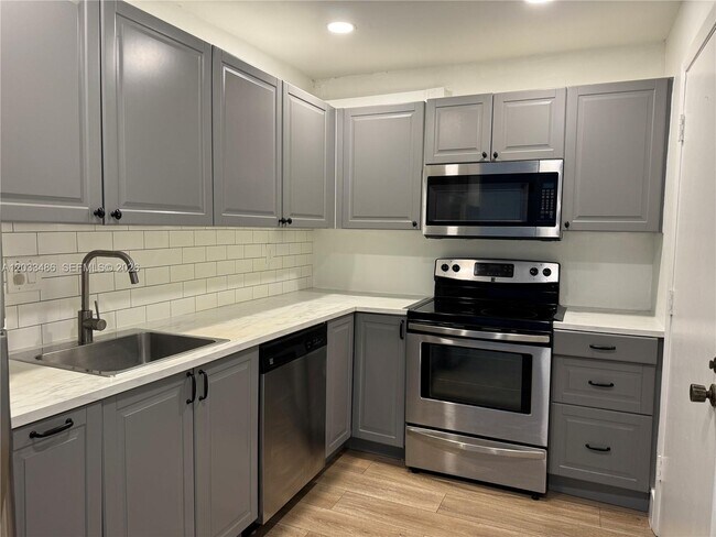 Building Photo - 8335 SW 72nd Ave