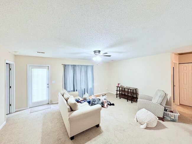 Building Photo - 504 Kingsman Ln