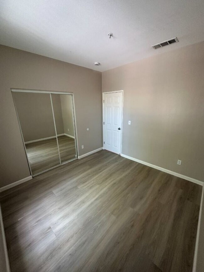 Building Photo - Nor Cal Realty Inc, 3 bedroom 3 bath townhouse with 2 car garage