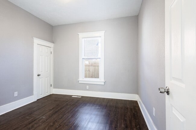 Building Photo - Cozy Single-Family Home with Spacious Back Yard!