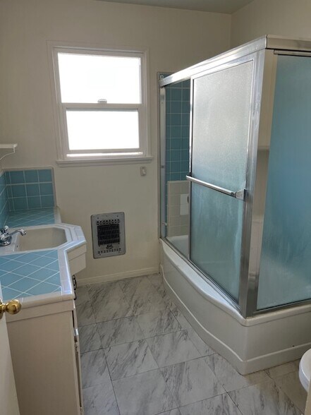 Building Photo - 244 S Del Mar Ave