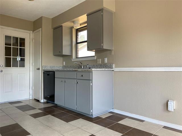 Building Photo - 5824 Storm Dr