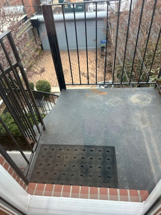 Building Photo - Modern 2 Bedroom, 2 Bathroom Penthouse with Parking in Historic LeDroit Park