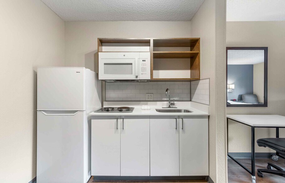 Building Photo - Furnished Studio-Ft. Lauderdale - Cruise Port - Airport