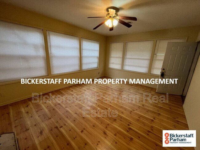 Building Photo - 727 Courtenay Dr