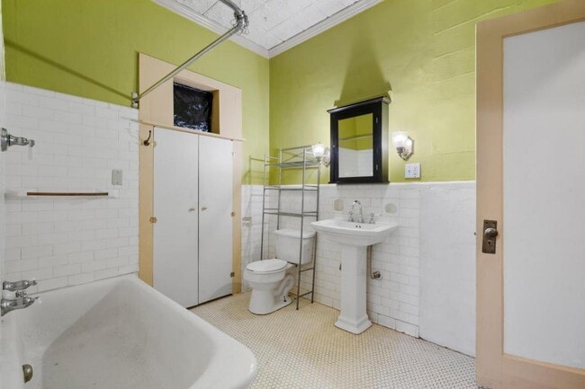 Building Photo - 113 Dell St