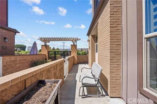 Building Photo - 105 Red Brick Dr