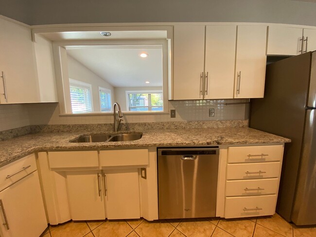 Building Photo - Charming Updated Mid-Century in Fayettevil...