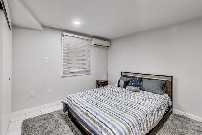 Building Photo - 646 Keefer Pl NW