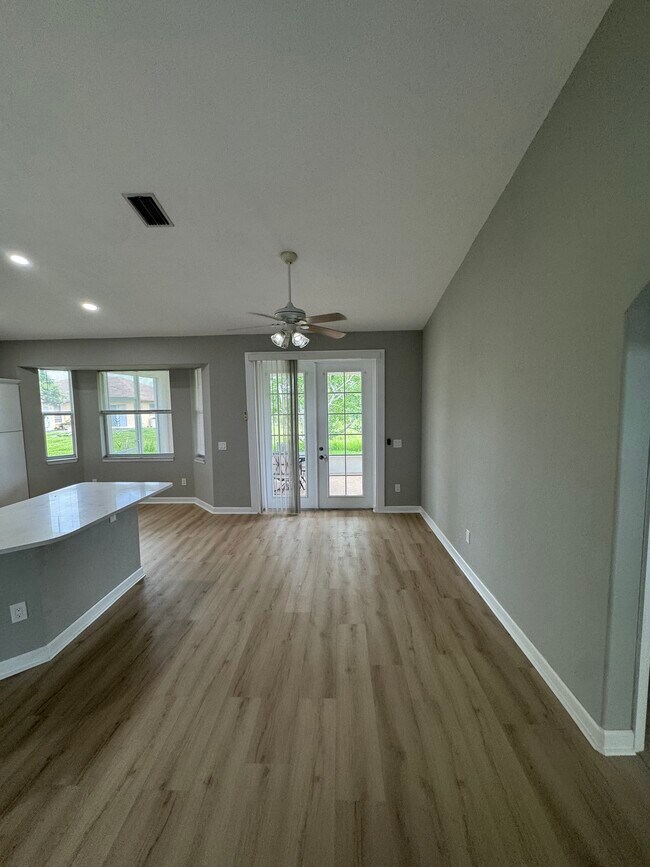Building Photo - 137 Ortega Pl