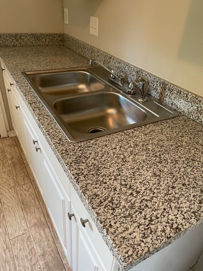 Garabage Disposal and Granite Countertops - 6726 Burkett St
