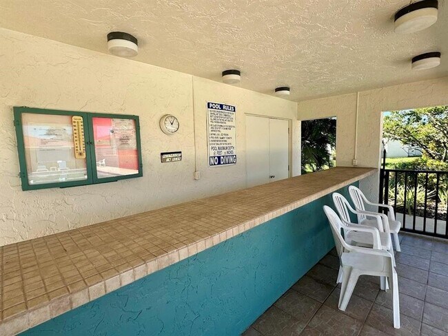 Building Photo - 5033 Vivienda Way