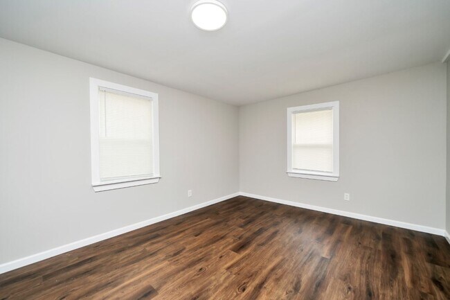 Building Photo - Spacious & Stylish – Fully Renovated 4BR H...