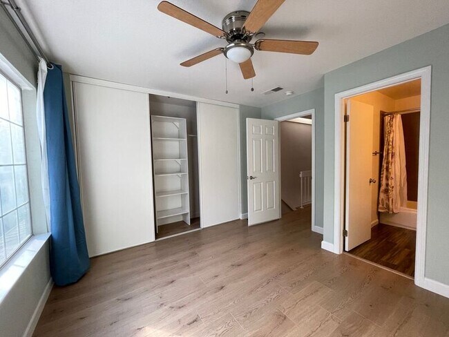 Building Photo - 964 Belmont Terrace