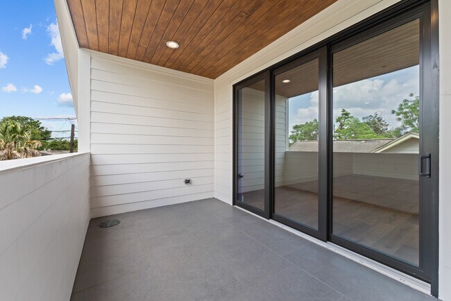 Building Photo - 6711 Housman