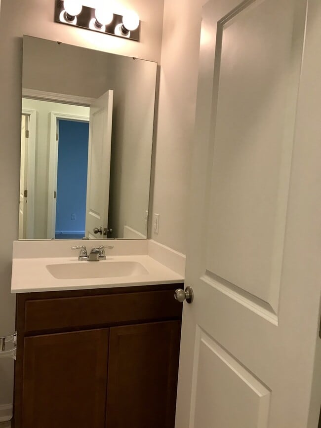 Building Photo - Stunning home in FANTASTIC location off Hwy 90 in Heritage Preserve!