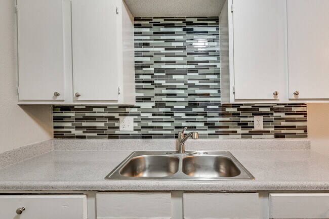 Building Photo - $699 - 2BR in Moore - $99 Move in Special! $0 Deposit!