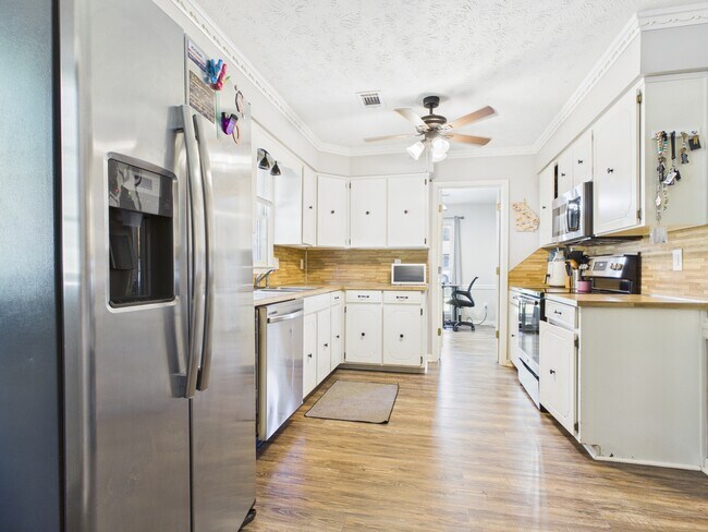 Building Photo - 1332 Autumnridge Dr