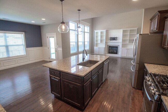 Building Photo - 7407 Pemberton Dr