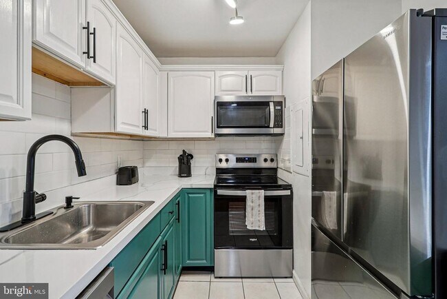 Building Photo - 18202 Chalet Dr