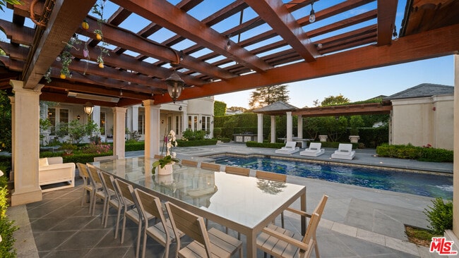 Building Photo - 718 N Rodeo Dr