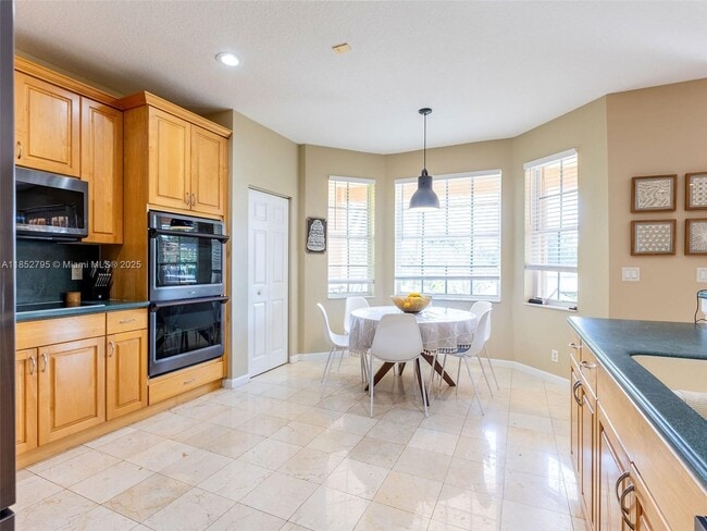 Building Photo - 665 Nandina Dr