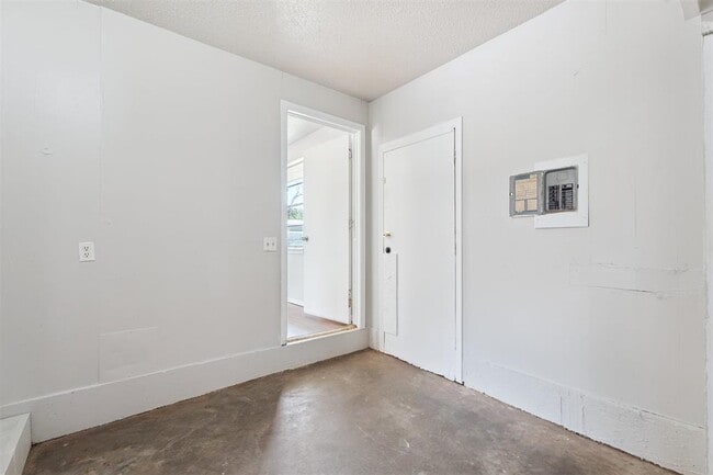 Building Photo - 5221 Foster Dr