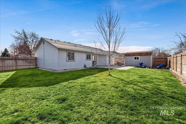 Building Photo - Cute 3 bedroom 2 Bathroom House!