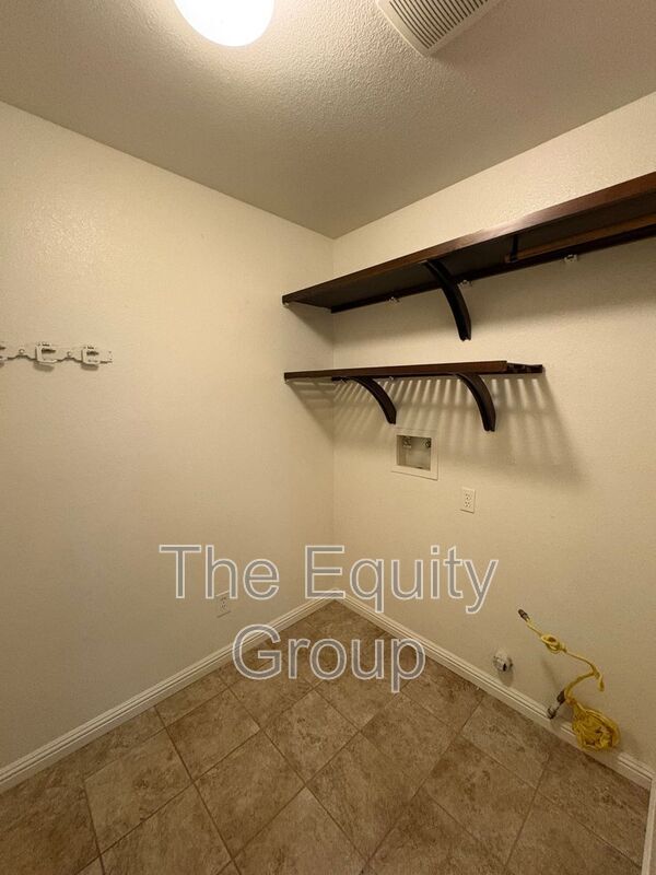 Building Photo - 429 N Amador St