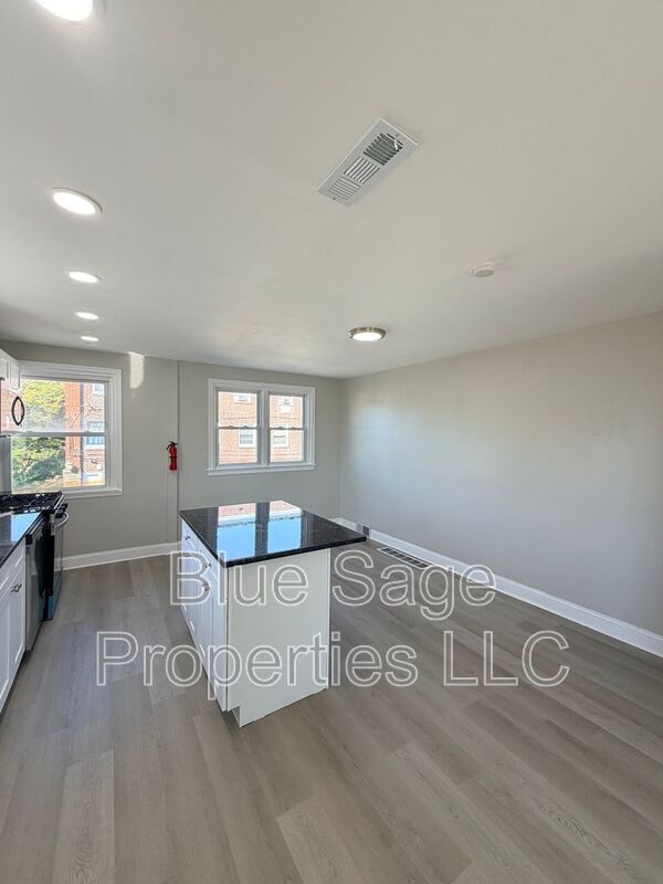 Building Photo - 66 Folcroft Ave
