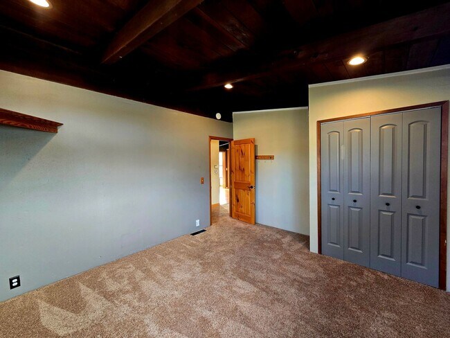 Building Photo - Single Family Home in Mckinleyville!