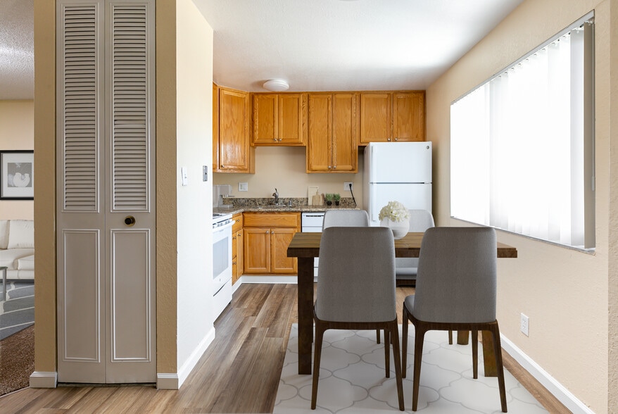 Building Photo - Dry Creek Apartments