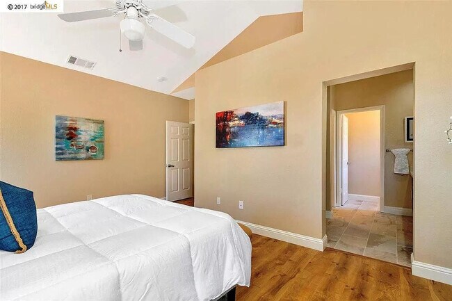 Building Photo - 4724 Cove Ln