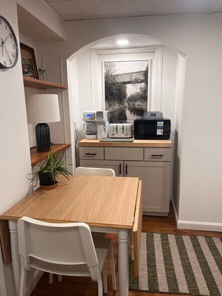 Building Photo - 266 Malletts Bay Ave