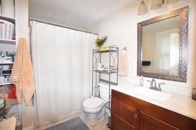 Building Photo - 23 Sawin St