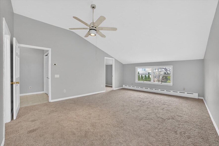 Building Photo - 4 Amackassin Ter