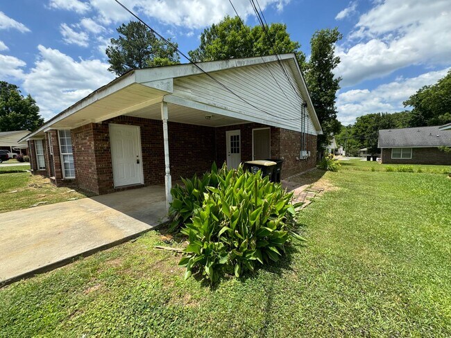 Building Photo - 10A Woodcreek Way SW