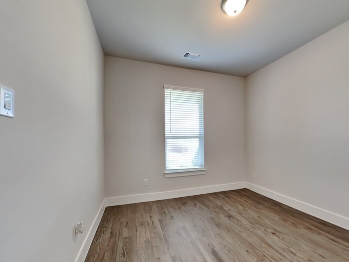 Building Photo - 1505 Marvin Gardens