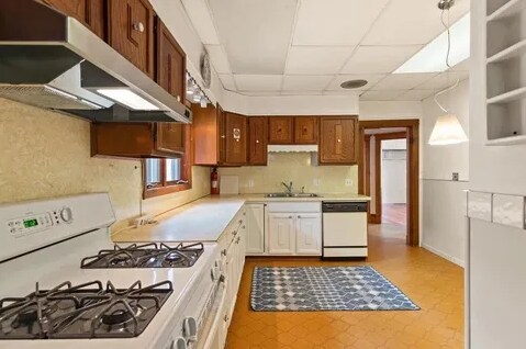 Primary Photo - 77 Pearson Rd