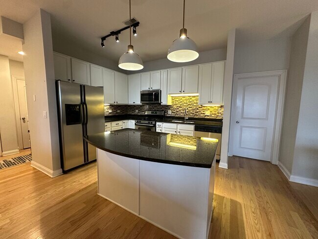 Building Photo - 2402 W McLean Ave