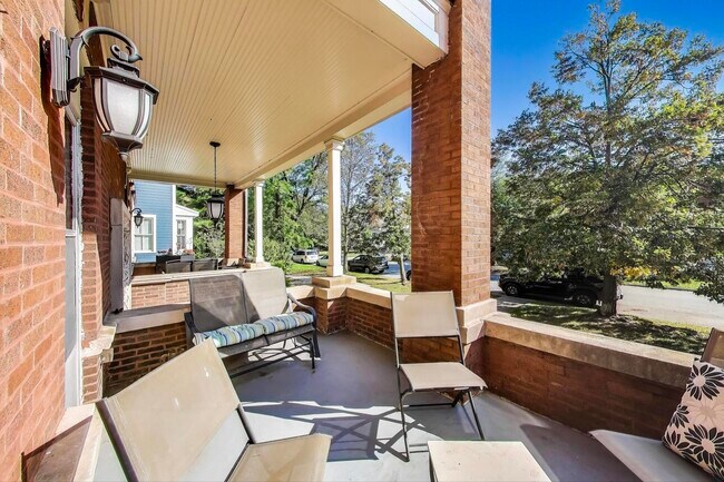 Building Photo - 4200 N Hermitage Ave