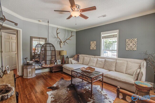 Building Photo - 1605 McCullough Ave NE