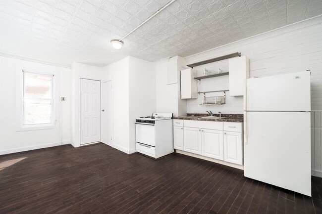 Building Photo - 74 Colgate St