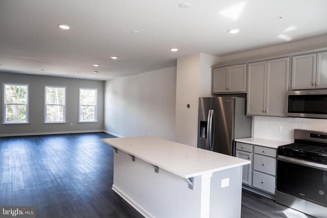 Building Photo - 238 Mainstream Dr