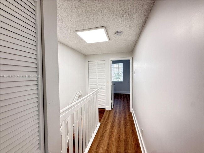 Building Photo - 16736 Hemingway Dr