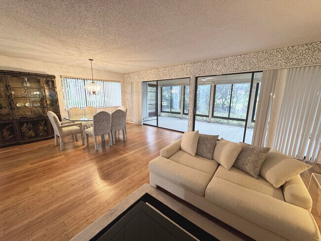 Building Photo - 5750 Fairway Park Ct