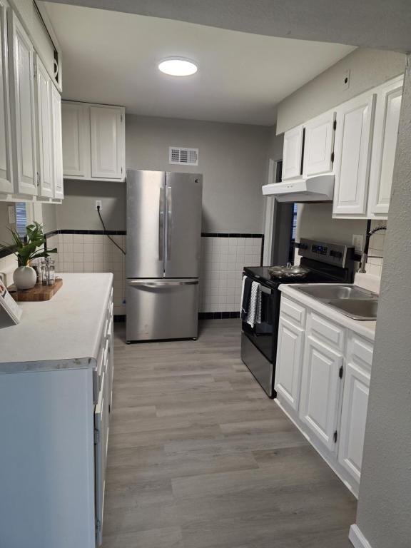 Building Photo - 7831 Trenton Ave